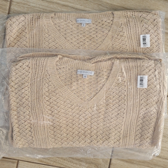Women's Lightweight V Neck Beige Sweater - Picture 4 of 5